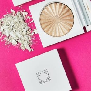 OFRA X Nikkietutorials Highlighter Star Island